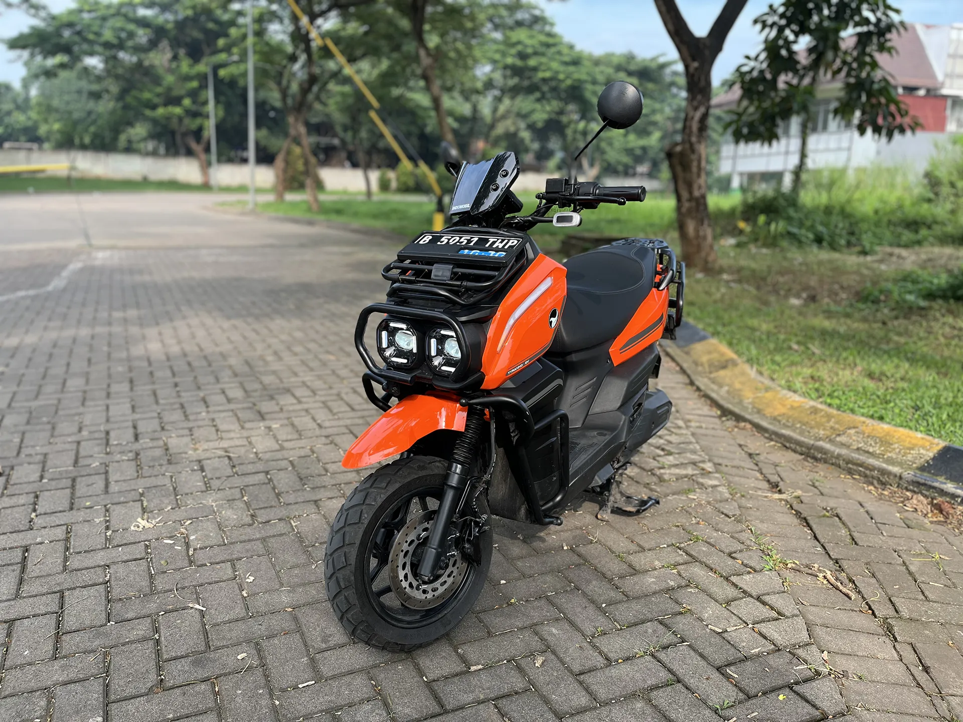 Indomobil eMotor Tyranno, Motor Listrik Bergaya Petualang yang Tangguh di Musim Hujan