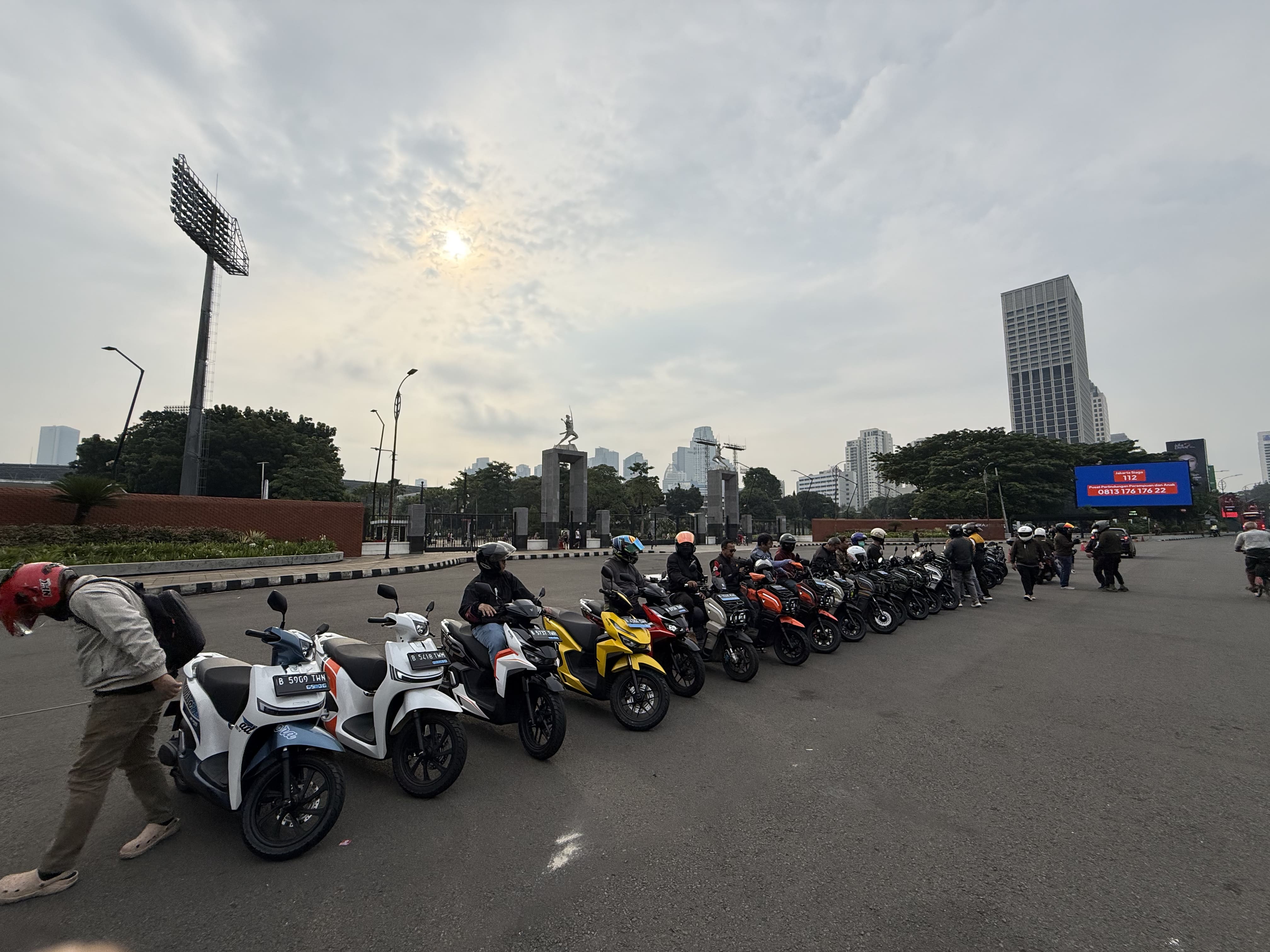 Rencana Road Trip? Ini Tips Touring dan Rekomendasi Motor Indomobil eMotor