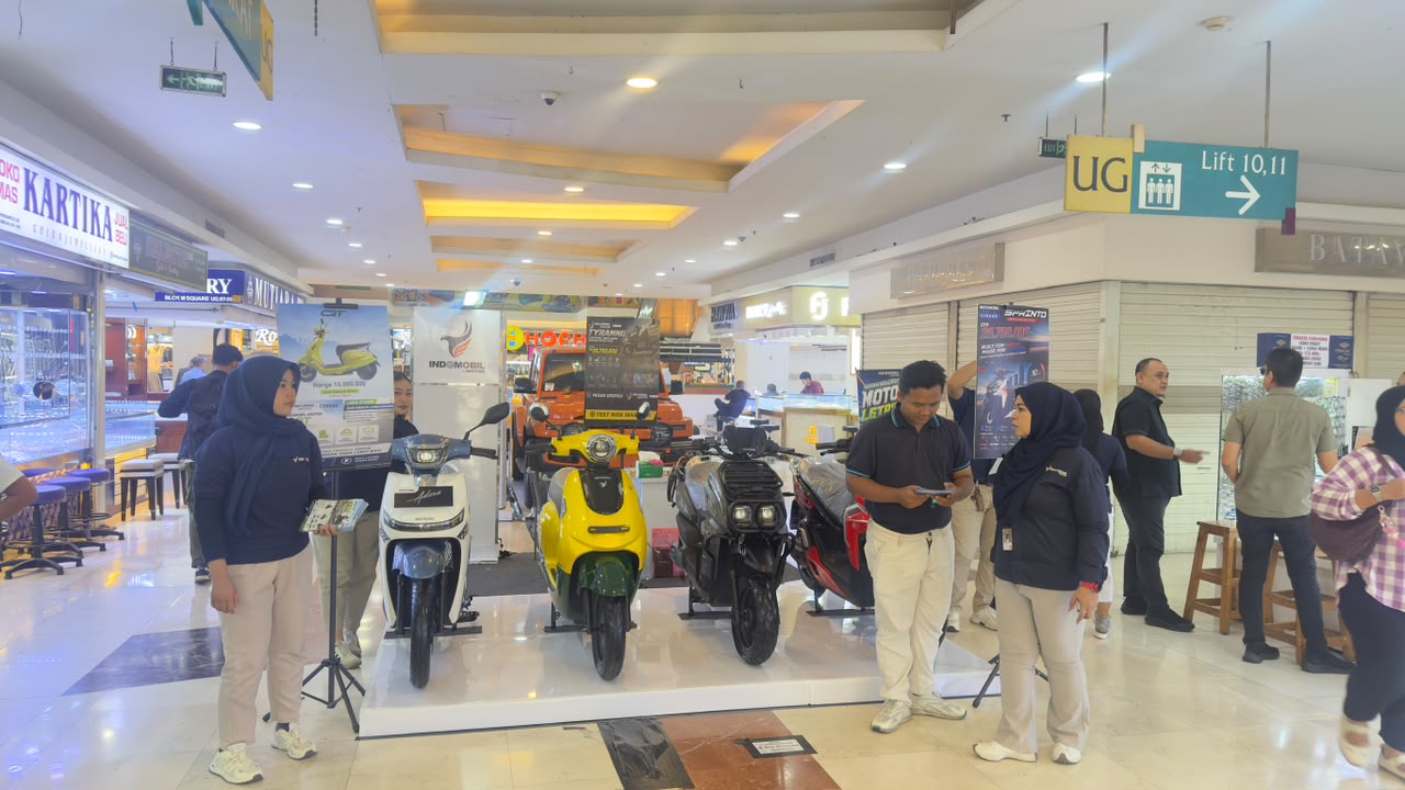 Pameran Motor Listrik di Blok M Square: Test Drive & Promo Indomobil eMotor